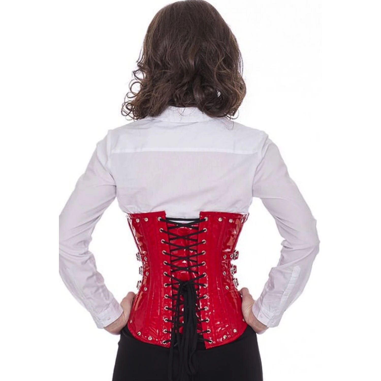 Korsett Rot Lack Unterbrust mit Nieten und seitlichen Schnallen pg71 Rückansicht eines Modells im echten Schnürkorsett aus Lack in Rot mit Rückenschnürung