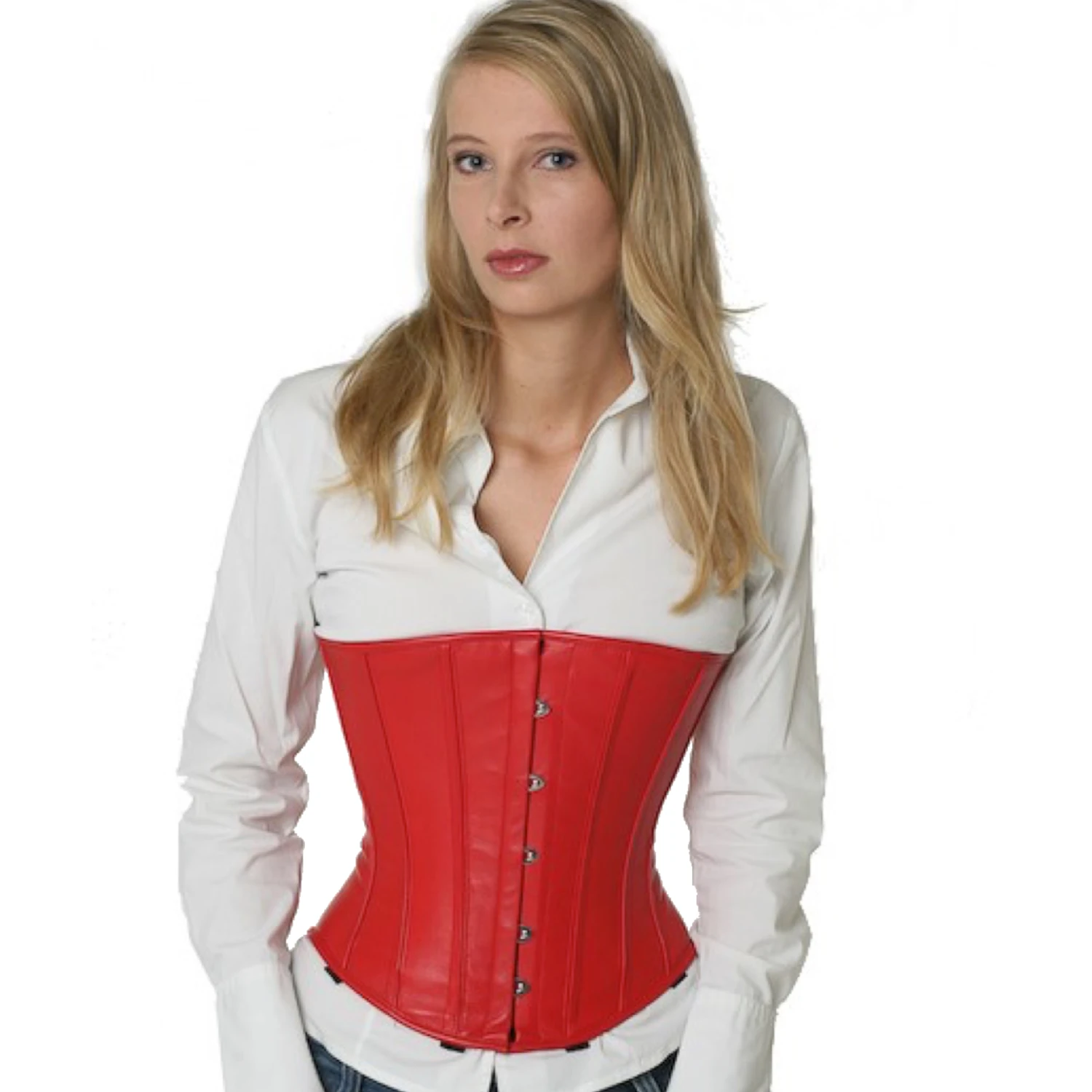 Korsett Unterbrust Leder Rot lu23 Modell trägt Lederkorsett Unterbrust in rot von vorne echtes Schnürkorsett für Taillenreduktion