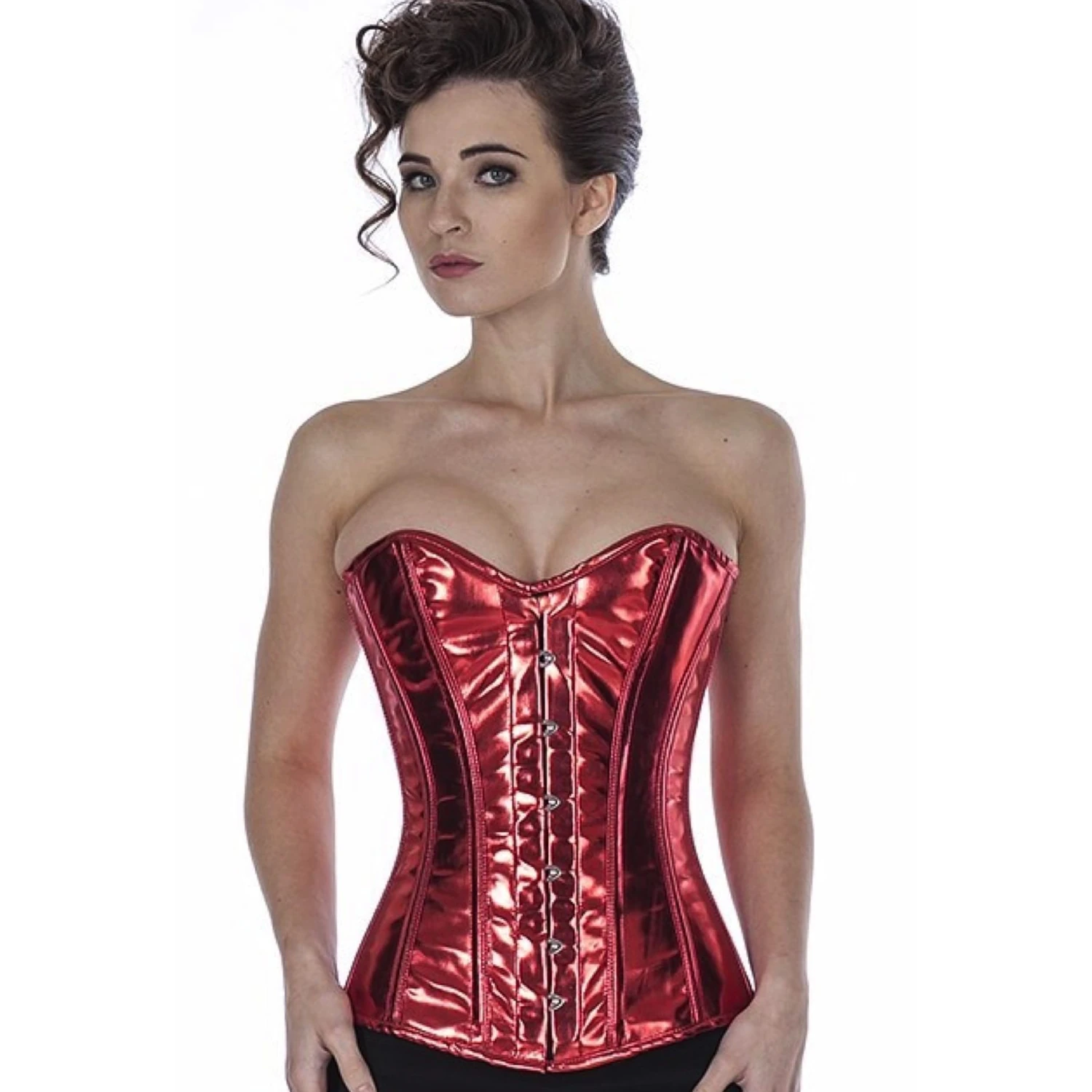 Korsett Vollbrust Lack Rot Glitter pyG1 Modell trägt ein klassisches Lack-Vollbrustkorsett in rot glitter mit Innenfutter aus Baumwolle