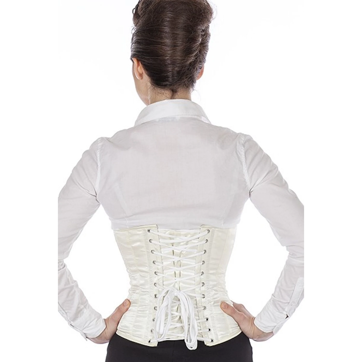 Rückansicht eines Modells im echten Satin-Schnürkorsett als Taillenkorsett in ivory mit Rückenschnürung