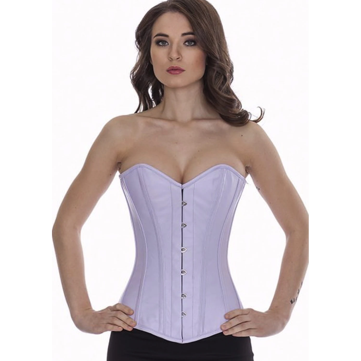 Modell trägt das Vollbrust-Lederkorsett in hellviolett in der Vorderansicht für eine Taillenreduktion um bis zu 10cm.