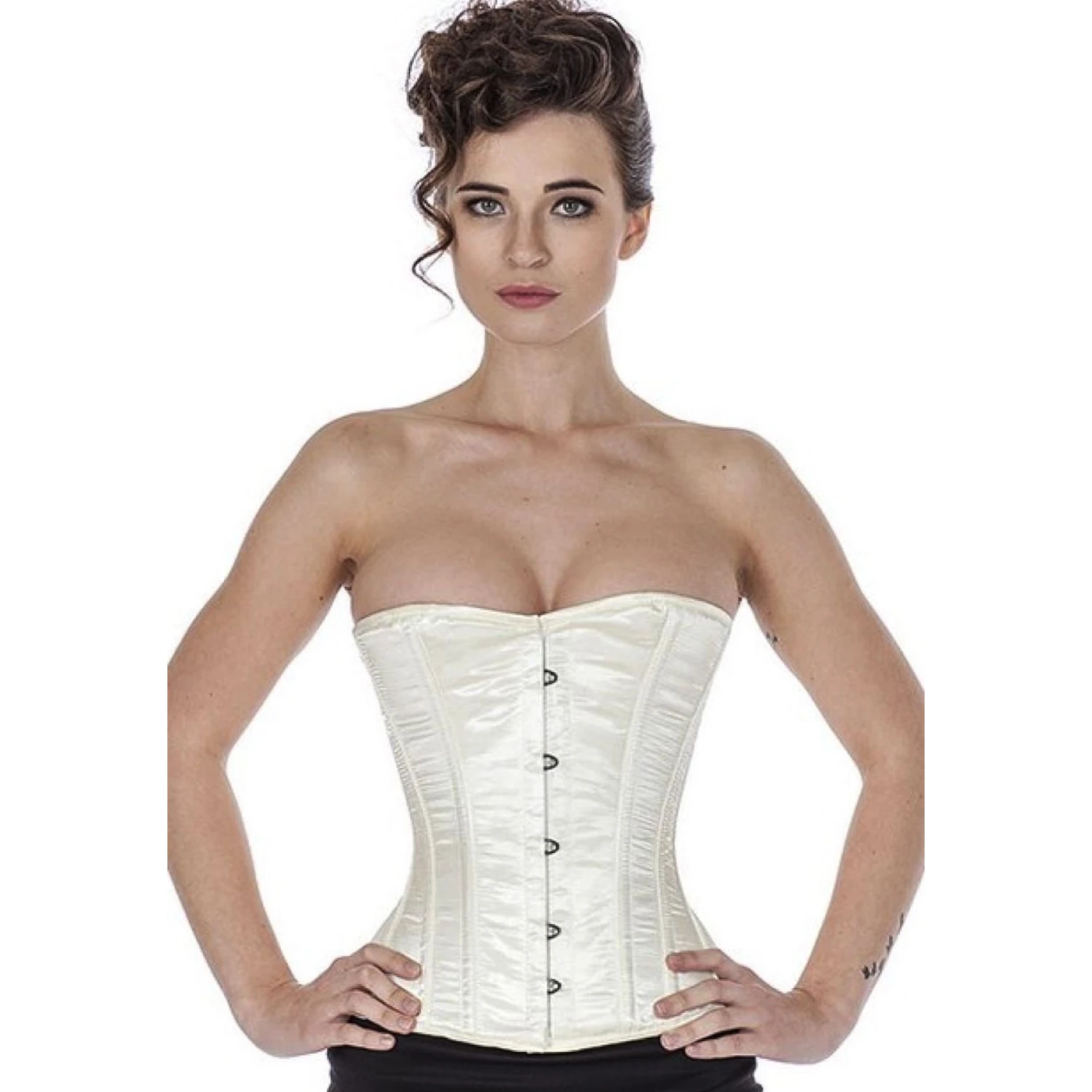 Korsett Satin Ivory Halbbrust sh19 Modell trägt ein elegantes Satin-Halbbrustkorsett in ivory mit Innenfutter aus Baumwolle