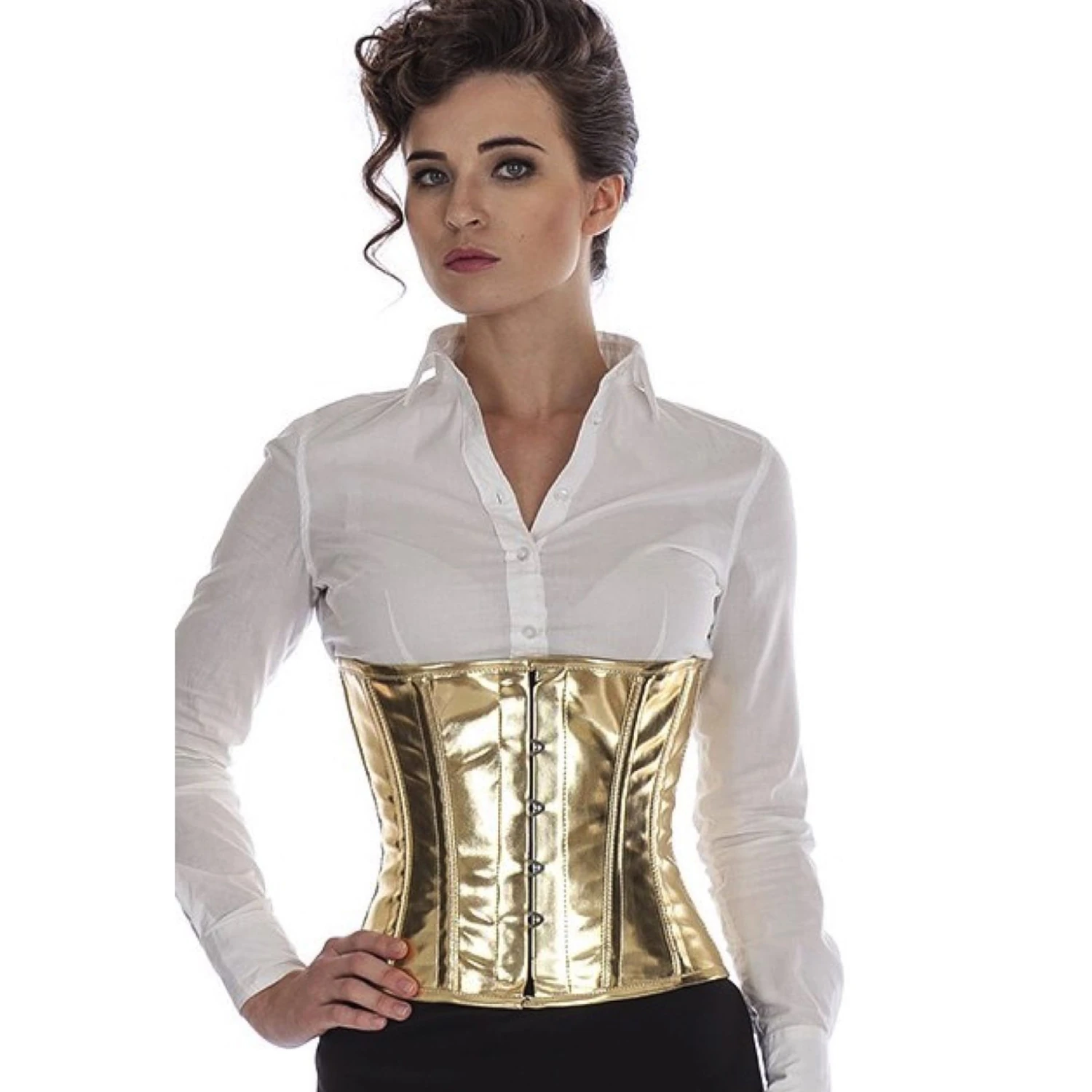 Korsett Taillen Lack Gold Glitter pwG5 Modell trägt ein kurzes Lack-Taillenkorsett in gold glitter mit Innenfutter aus Baumwolle